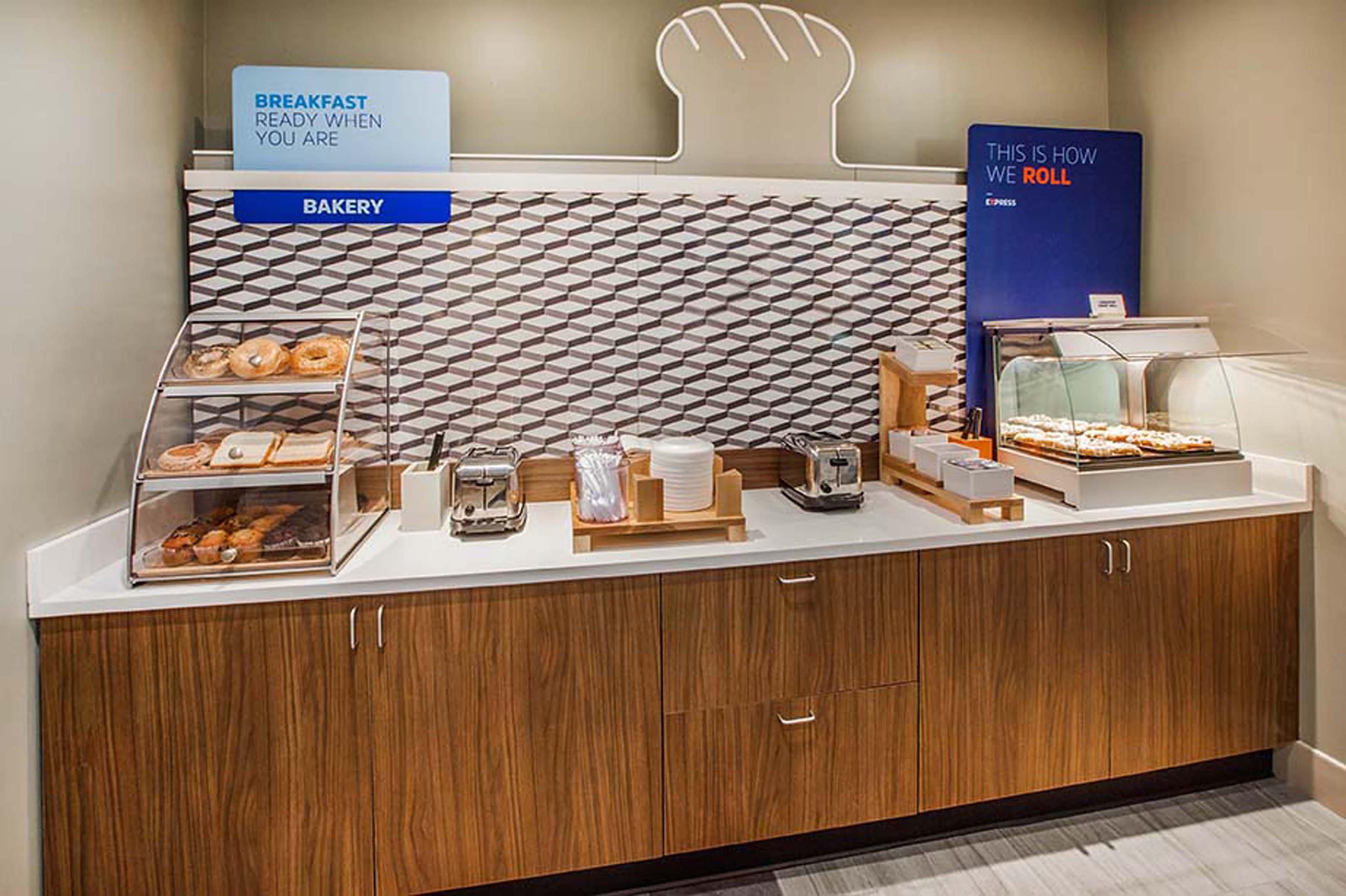Holiday Inn Express Belle Vernon Экстерьер фото