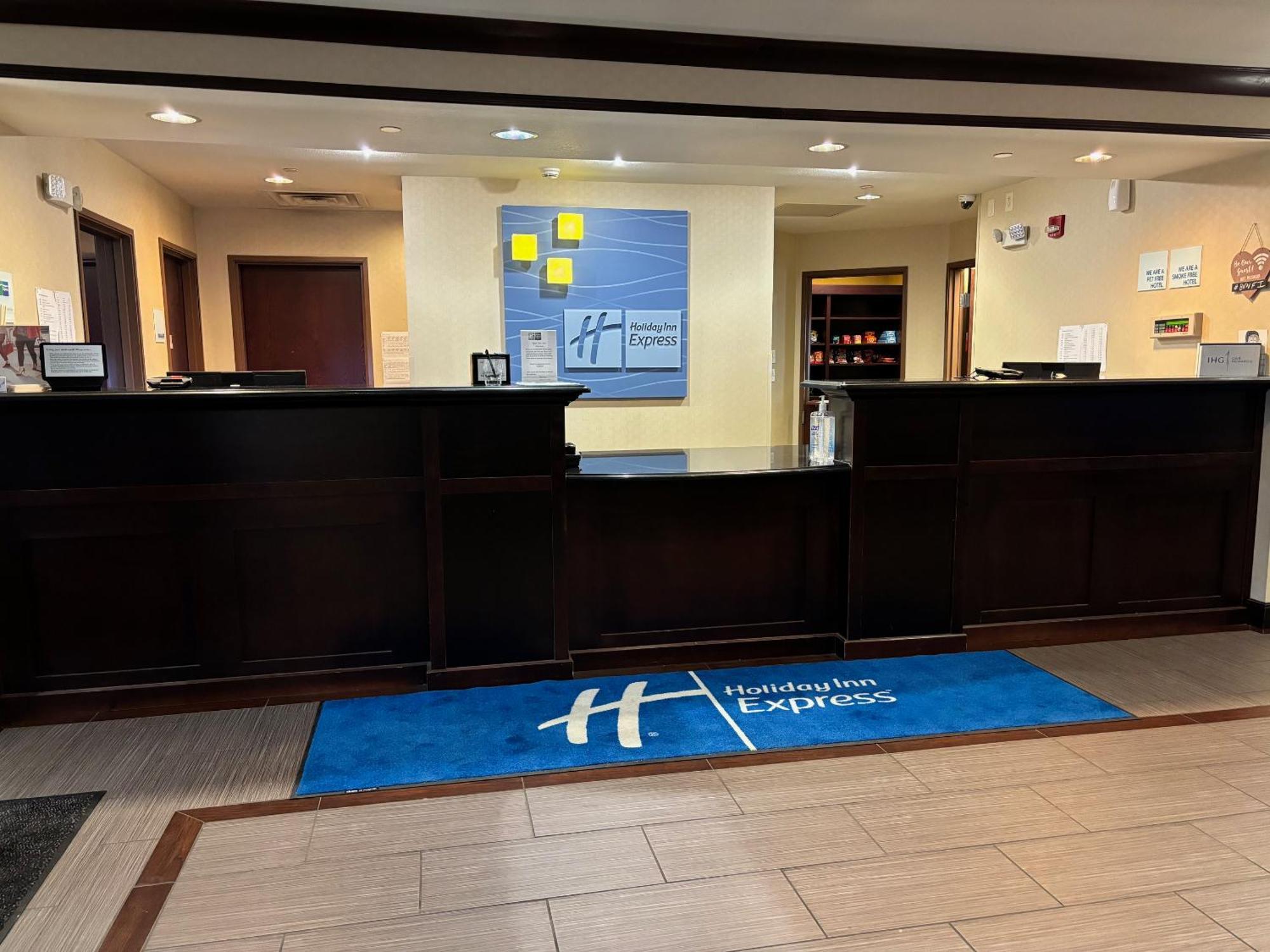 Holiday Inn Express Belle Vernon Экстерьер фото