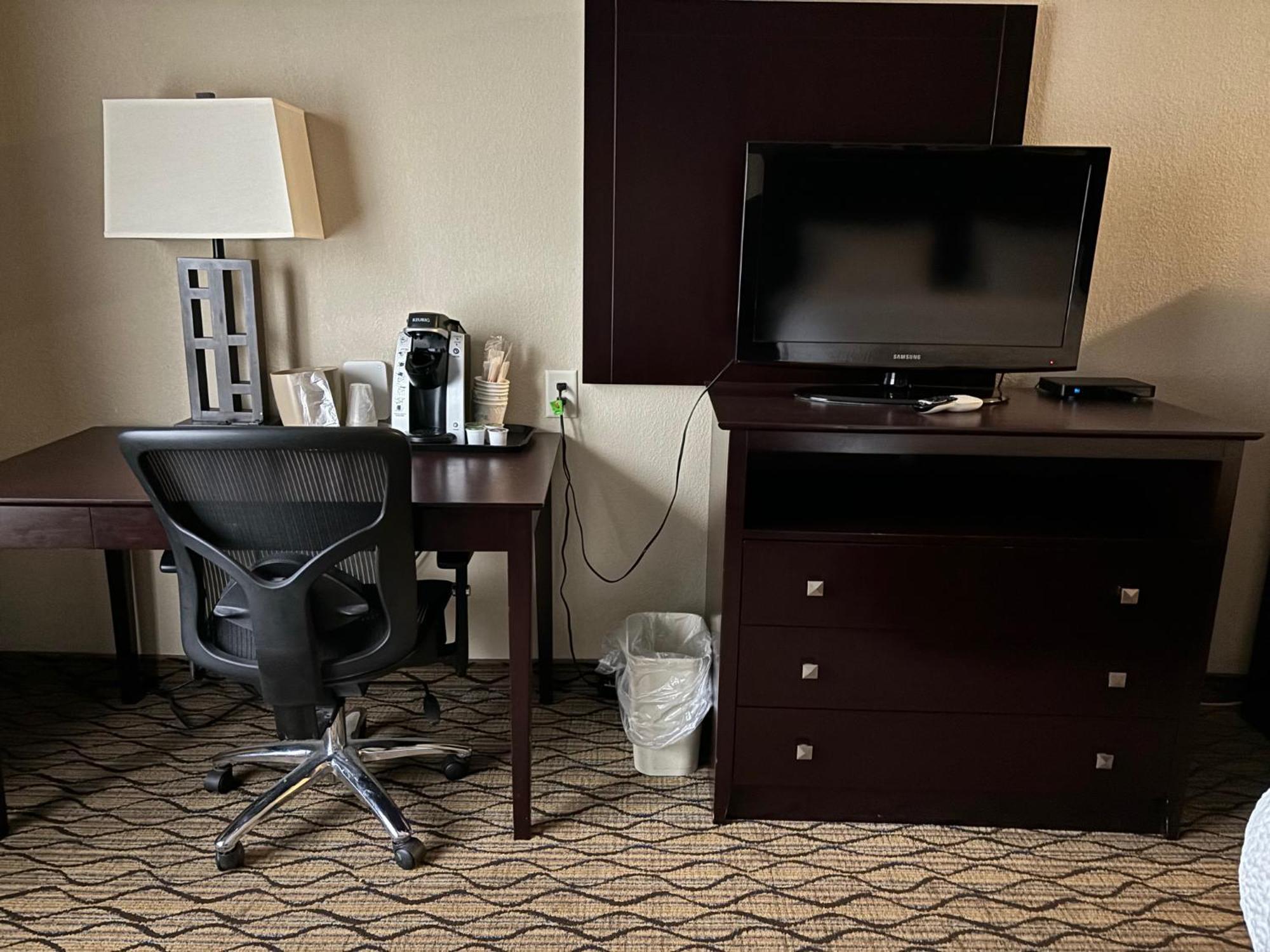 Holiday Inn Express Belle Vernon Экстерьер фото