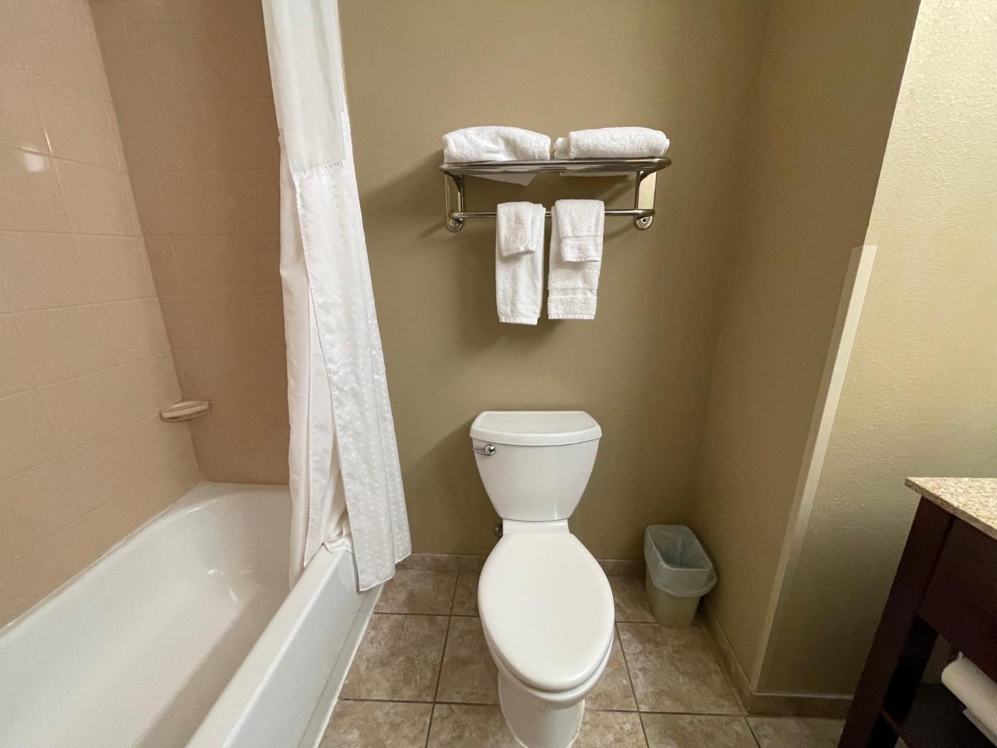 Holiday Inn Express Belle Vernon Экстерьер фото