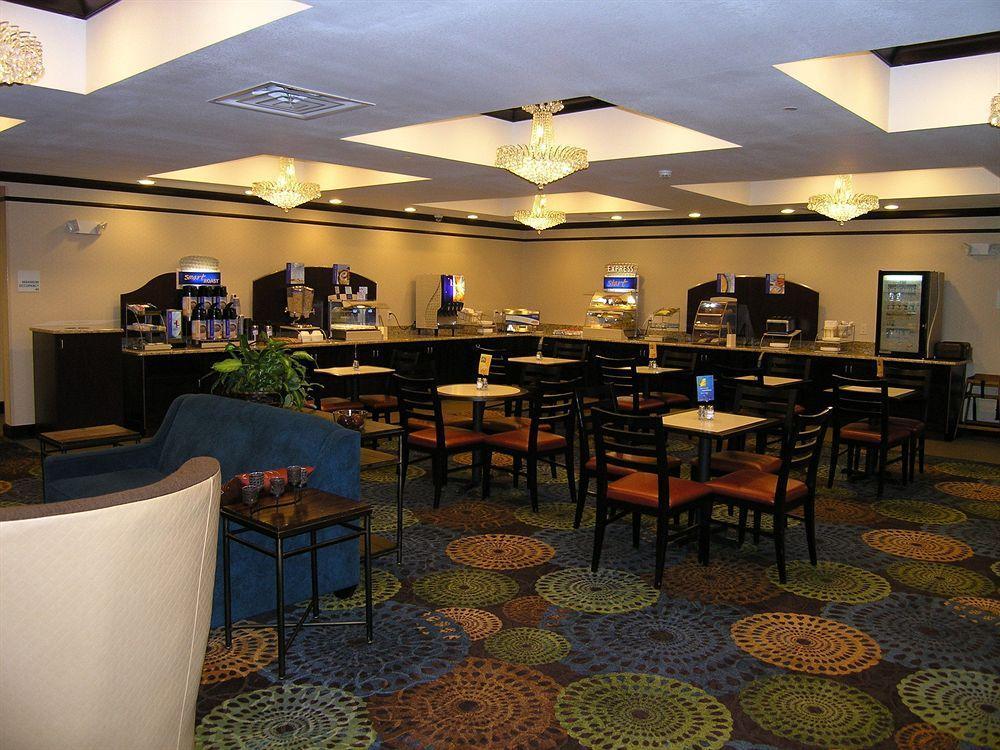 Holiday Inn Express Belle Vernon Экстерьер фото